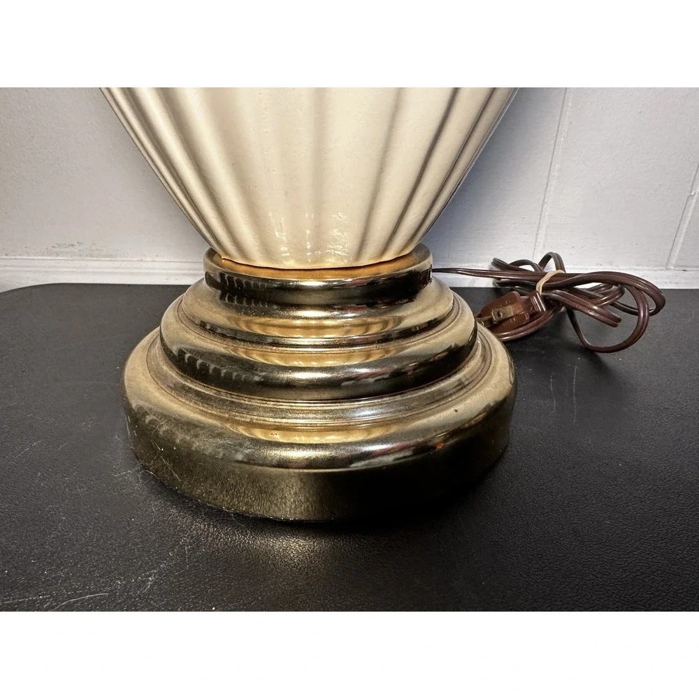 VTG‎ Ribbed Ceramic Table Lamp 28in Ivory White Brass Tone Dimmer Harp